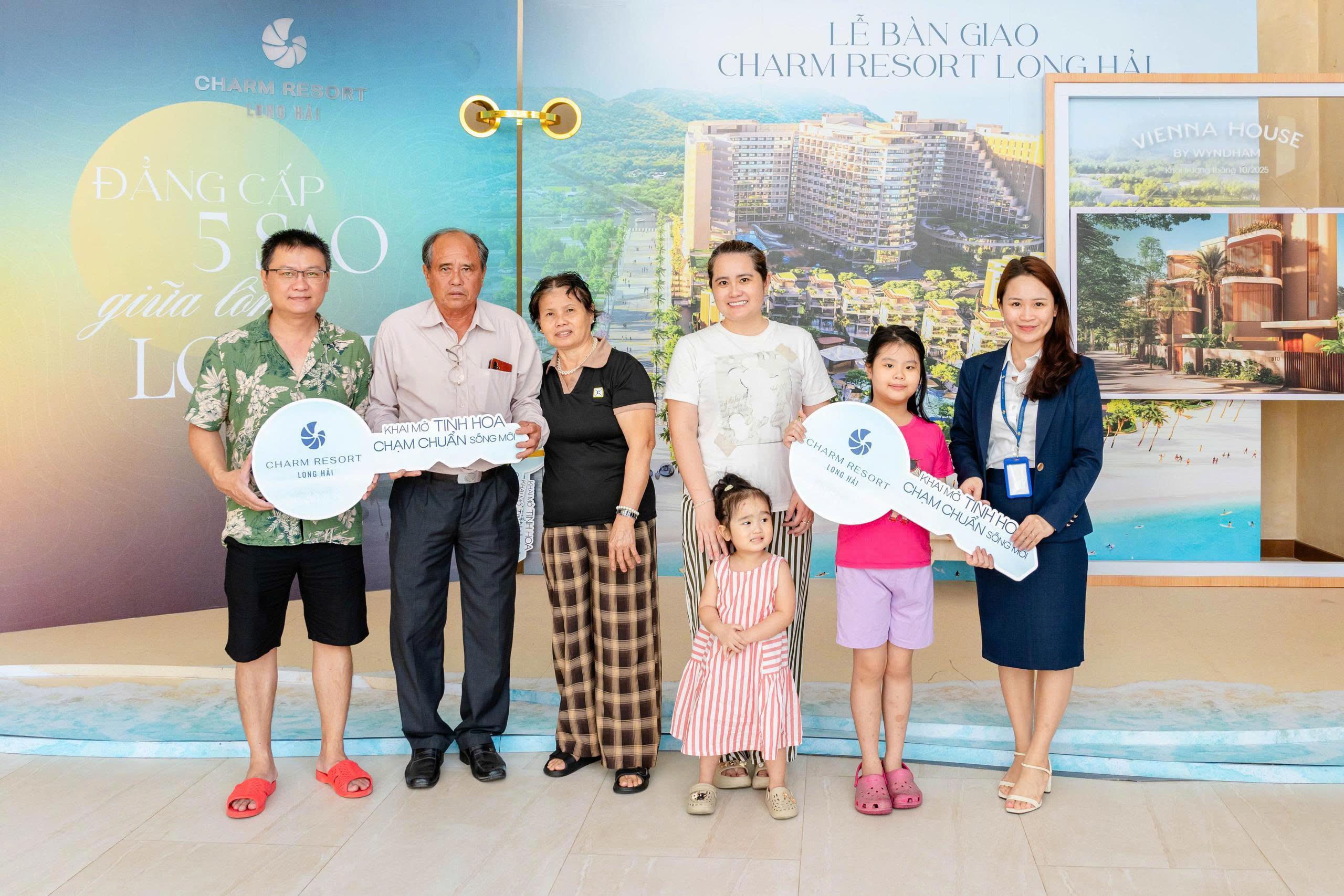 Niềm vui đầu năm của Charm Group chính là những cái gật đầu và nụ cười hài lòng của Quý Khách hàng.